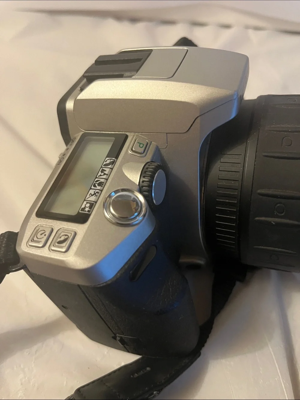 Minolta Maxxum 5 Silver & Black SLR Camera with Zoom Lens Untested